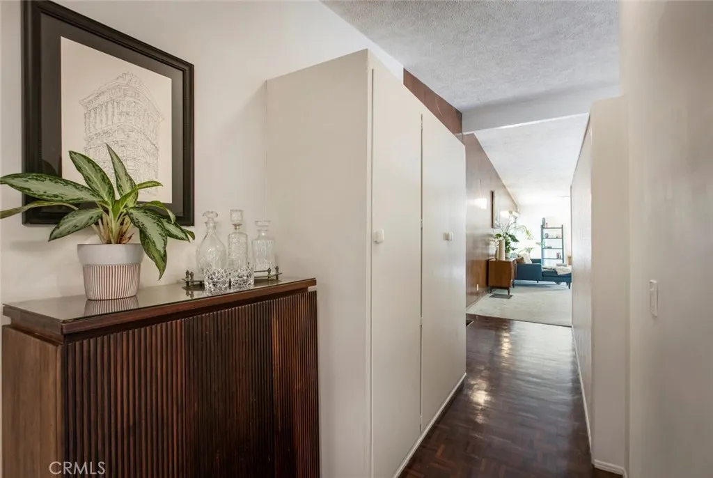 2820 E Chevy Chase Drive, Glendale, California 91206 home-pic-27