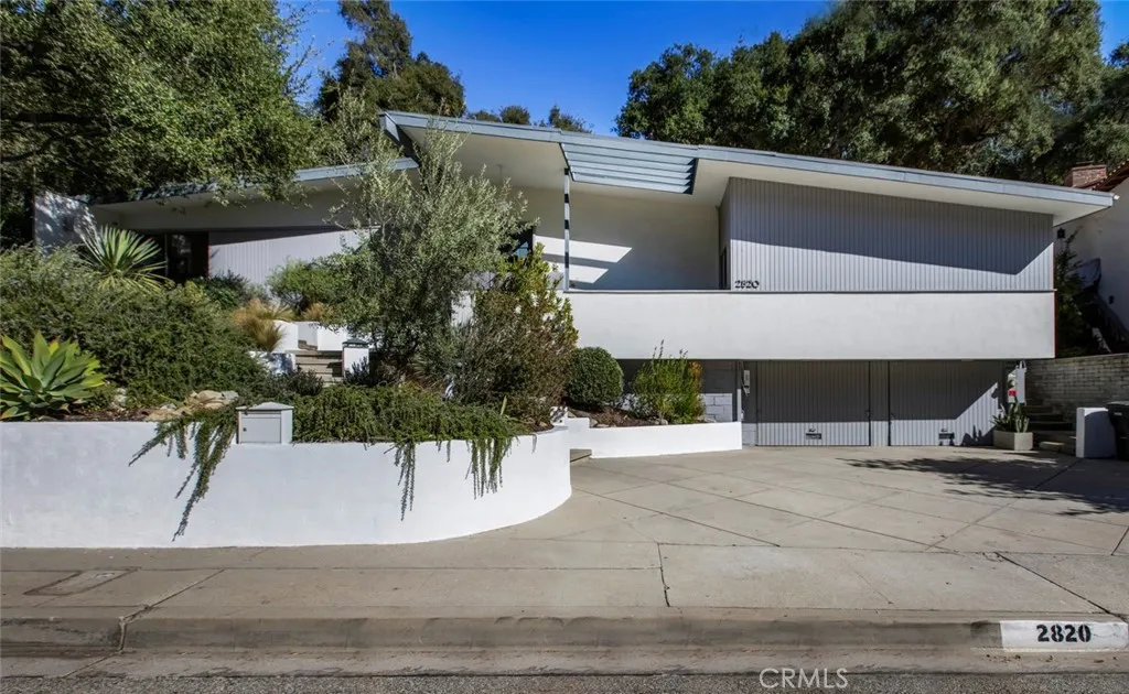 2820 E Chevy Chase Drive, Glendale, California 91206 home-pic-4