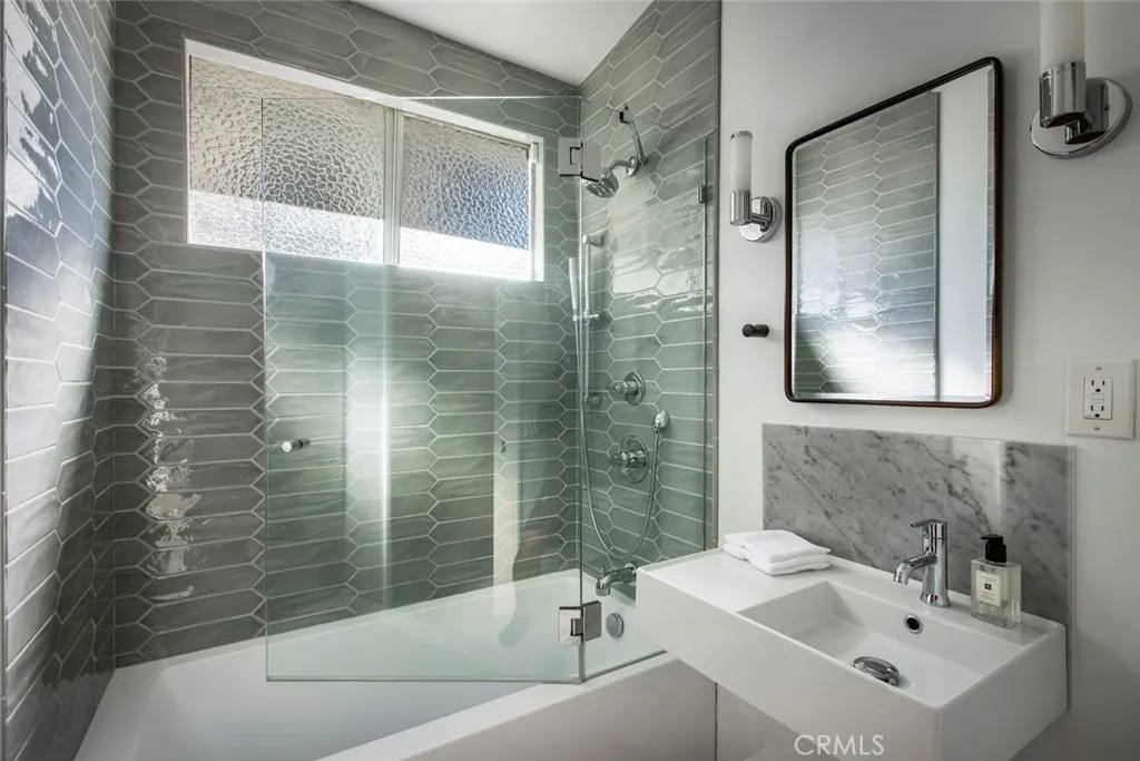 2820 E Chevy Chase Drive, Glendale, California 91206 home-pic-36