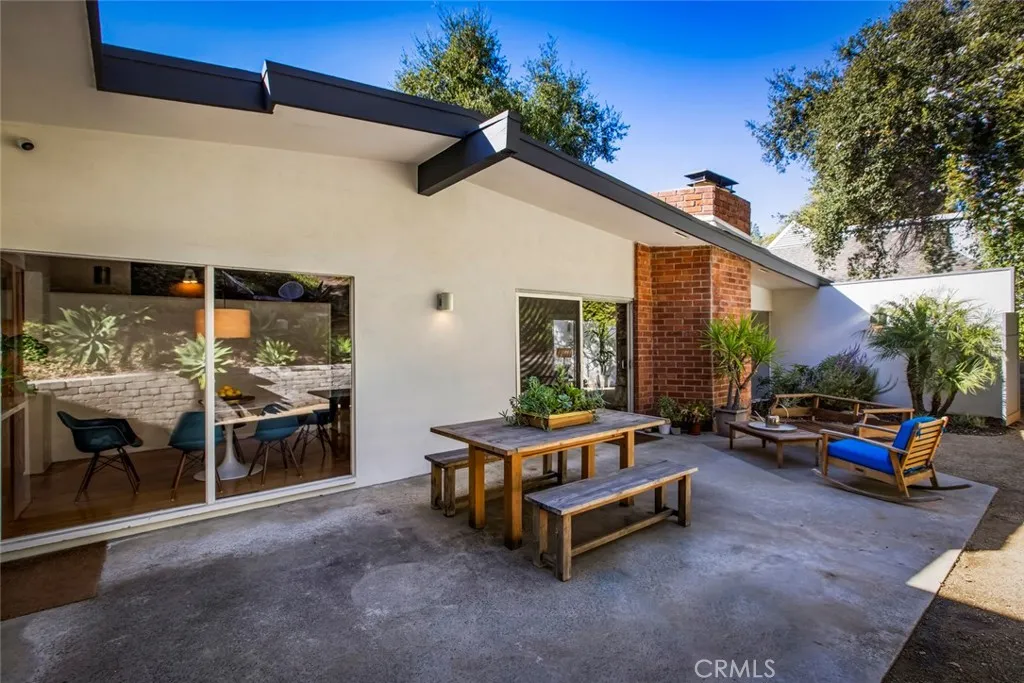 2820 E Chevy Chase Drive, Glendale, California 91206 home-pic-46