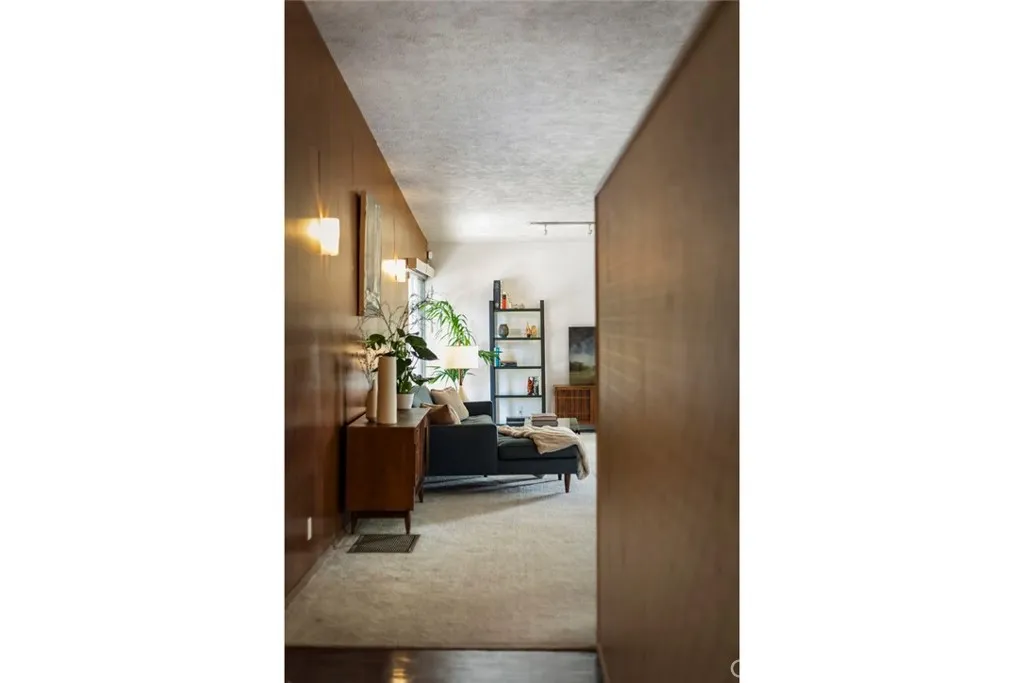2820 E Chevy Chase Drive, Glendale, California 91206 home-pic-9