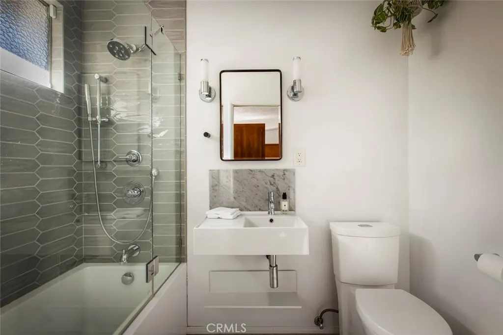 2820 E Chevy Chase Drive, Glendale, California 91206 home-pic-35