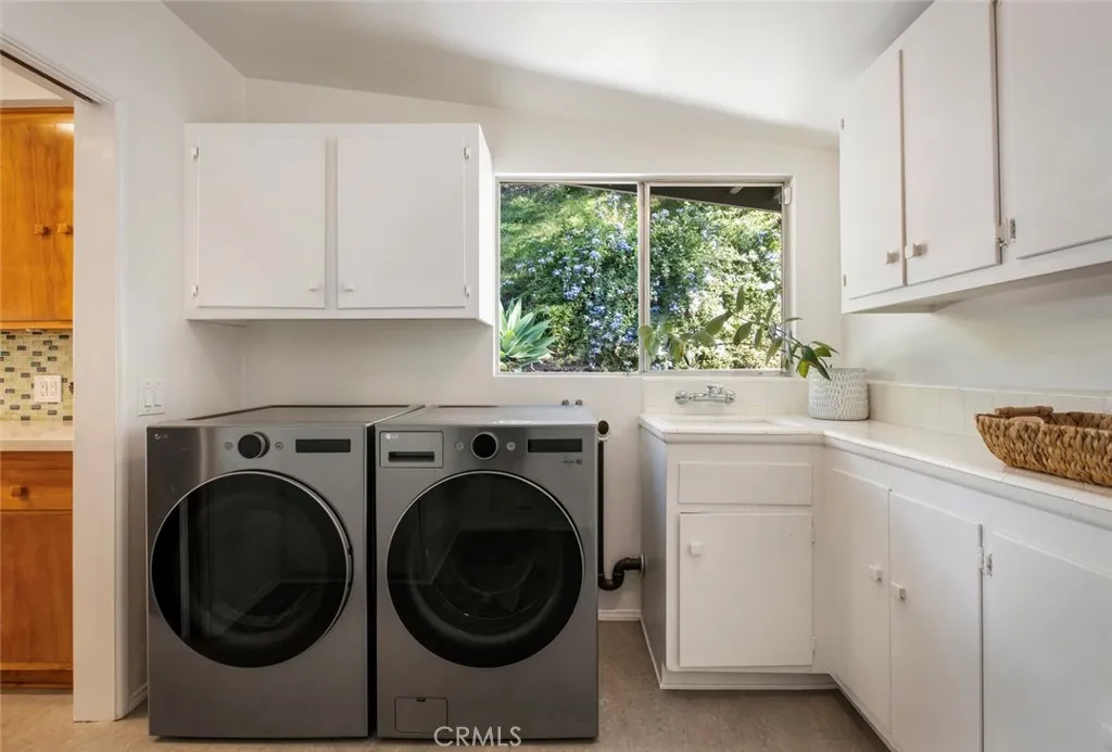 2820 E Chevy Chase Drive, Glendale, California 91206 home-pic-41