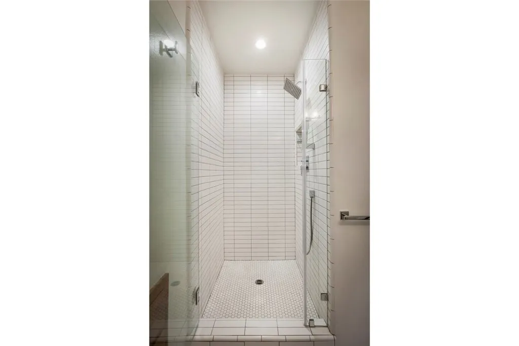 2820 E Chevy Chase Drive, Glendale, California 91206 home-pic-40