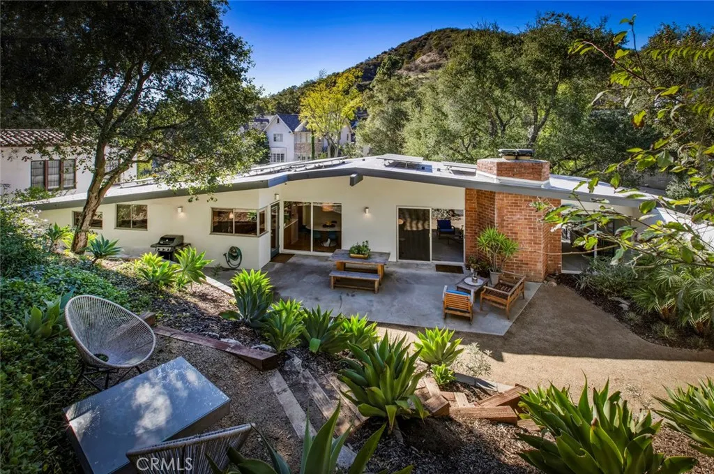 2820 E Chevy Chase Drive, Glendale, California 91206 home-pic-51