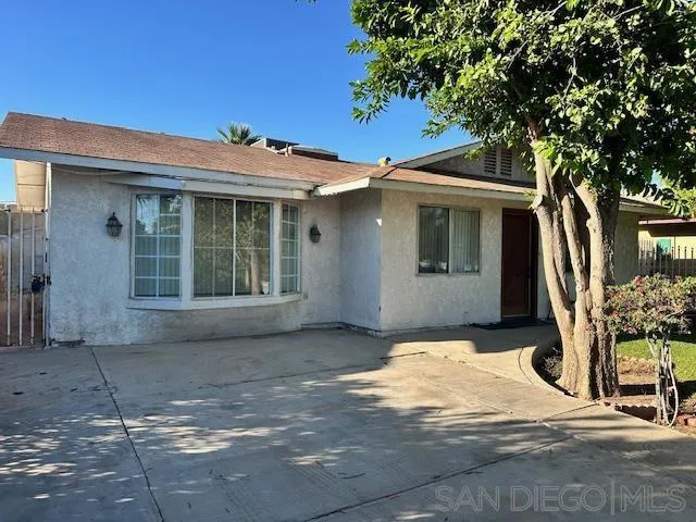 904 Salvador Guilin St W, Calexico, California 92231