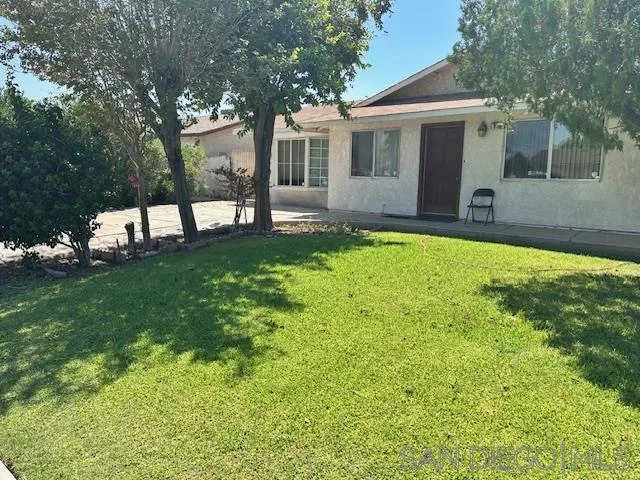 904 Salvador Guilin St W, Calexico, California 92231