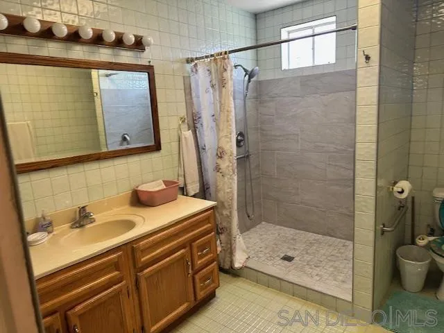 904 Salvador Guilin St W, Calexico, California 92231