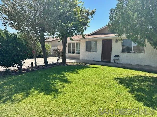 904 Salvador Guilin St W, Calexico, California 92231