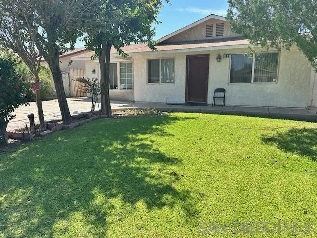 904 Salvador Guilin St W, Calexico, California 92231