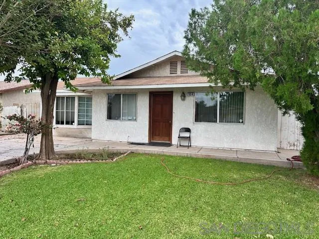 904 Salvador Guilin St W, Calexico, California 92231