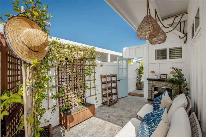 11 Saratoga, Newport Beach, California 92660 — photo 5