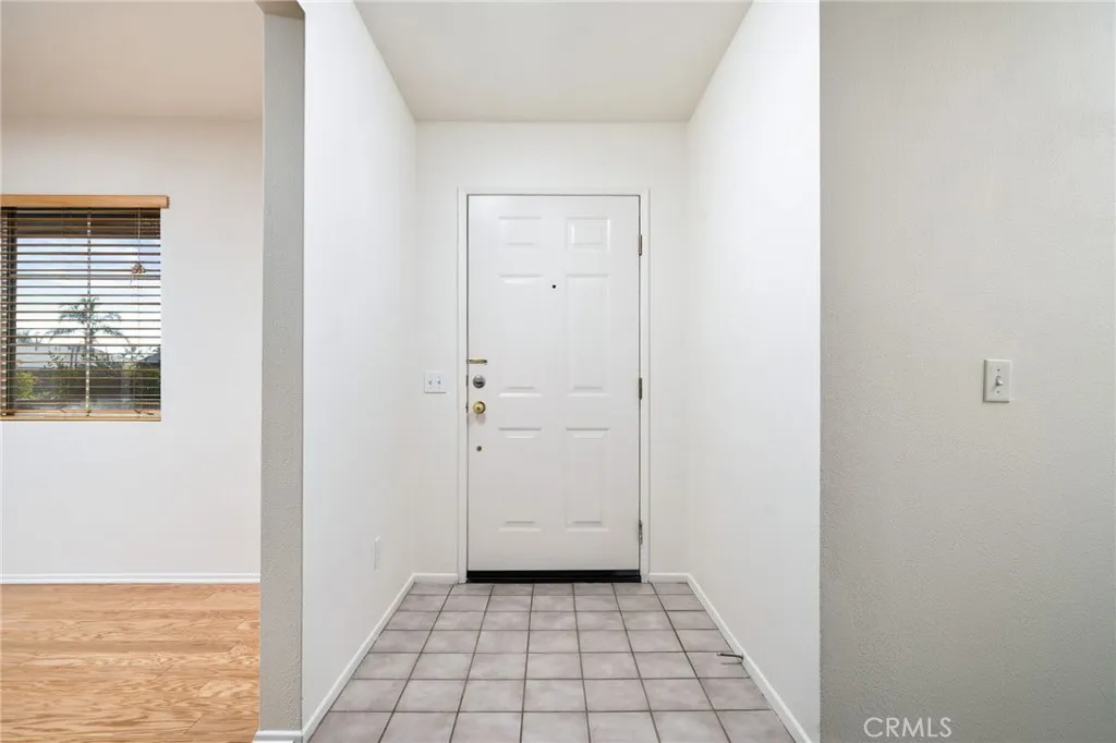 6361 Pintail Way, Fontana, California 92336 home-pic-4