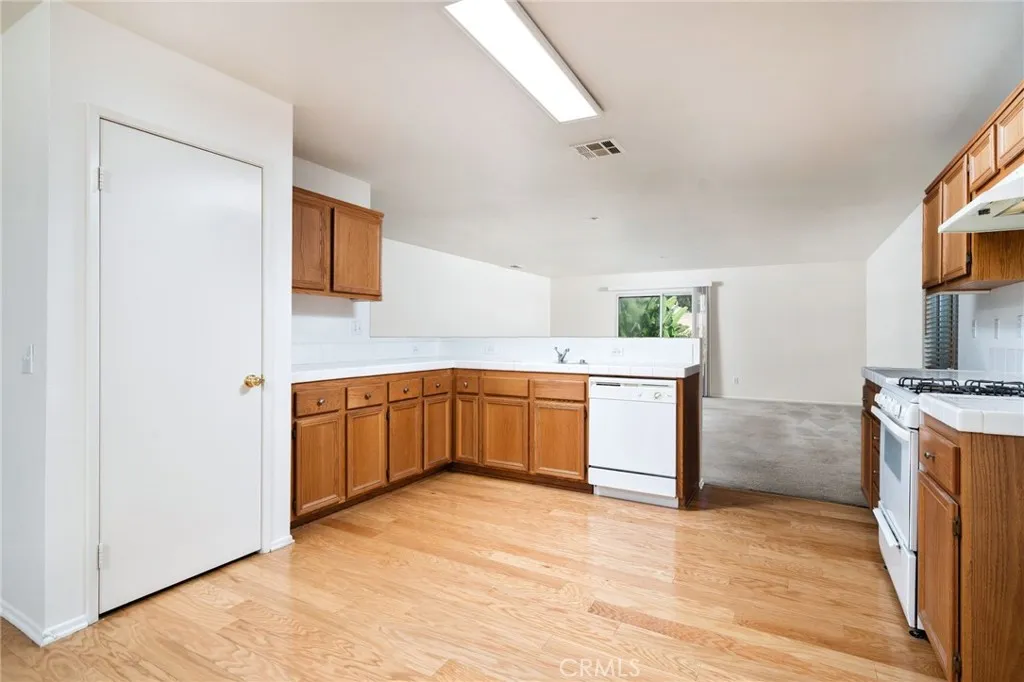 6361 Pintail Way, Fontana, California 92336 home-pic-7