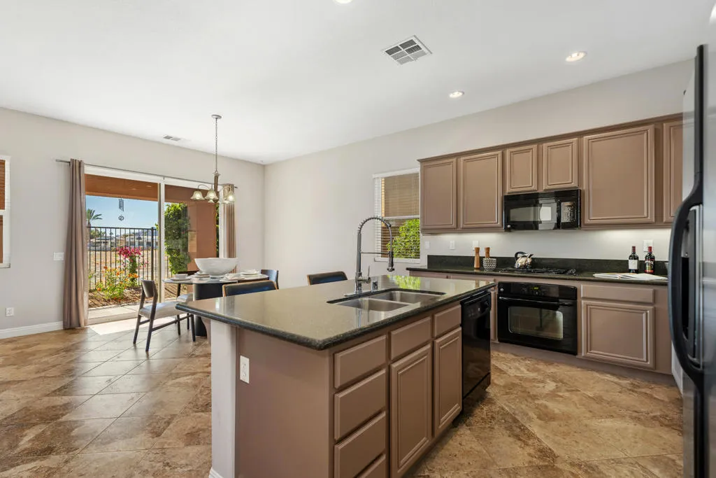 77310 Colorado Street, Palm Desert, California 92211 home-pic-5
