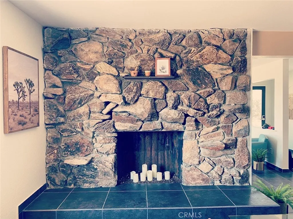 7912 Victor Vista, Yucca Valley, California 92284 home-pic-5