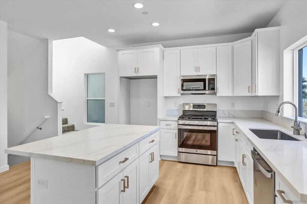 8540 Vista Azul Pl, Lemon Grove, California 91945 home-pic-6