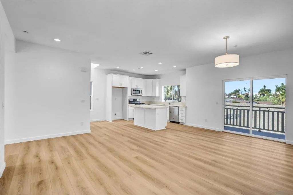 8540 Vista Azul Pl, Lemon Grove, California 91945 home-pic-9