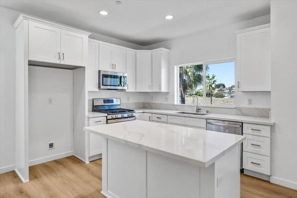 8540 Vista Azul Pl, Lemon Grove, California 91945 home-pic-5