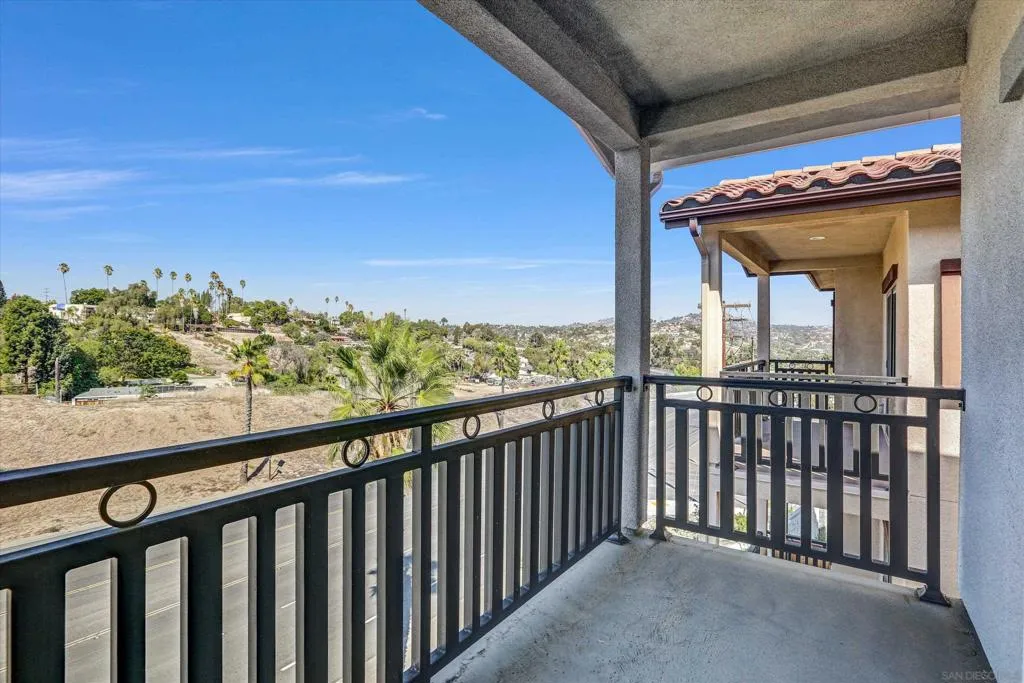 8540 Vista Azul Pl, Lemon Grove, California 91945 home-pic-25