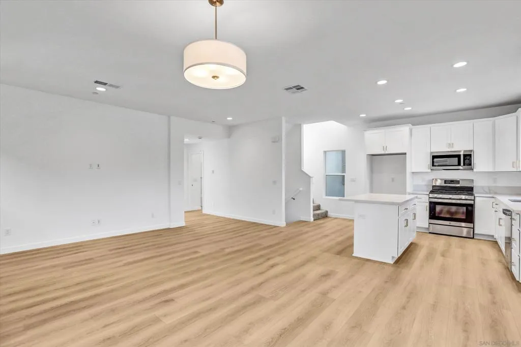 8540 Vista Azul Pl, Lemon Grove, California 91945 home-pic-8