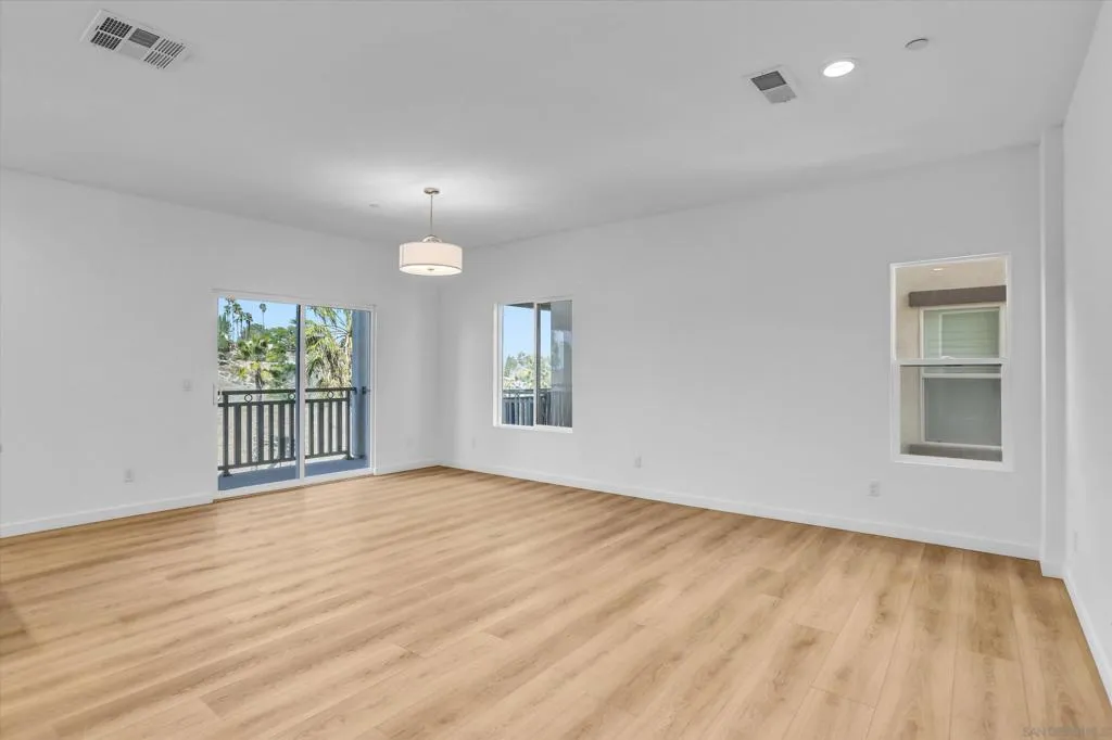 8540 Vista Azul Pl, Lemon Grove, California 91945 home-pic-10