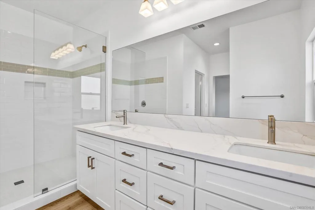 8540 Vista Azul Pl, Lemon Grove, California 91945 home-pic-11