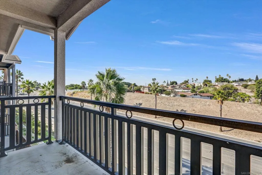 8540 Vista Azul Pl, Lemon Grove, California 91945 home-pic-26