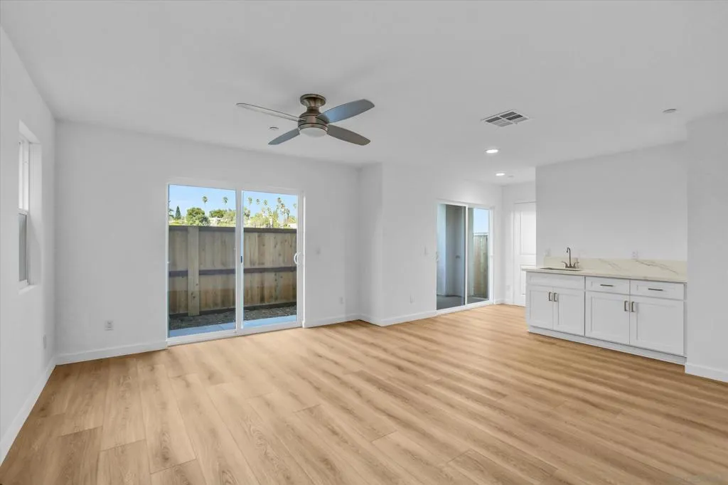 8540 Vista Azul Pl, Lemon Grove, California 91945 home-pic-16