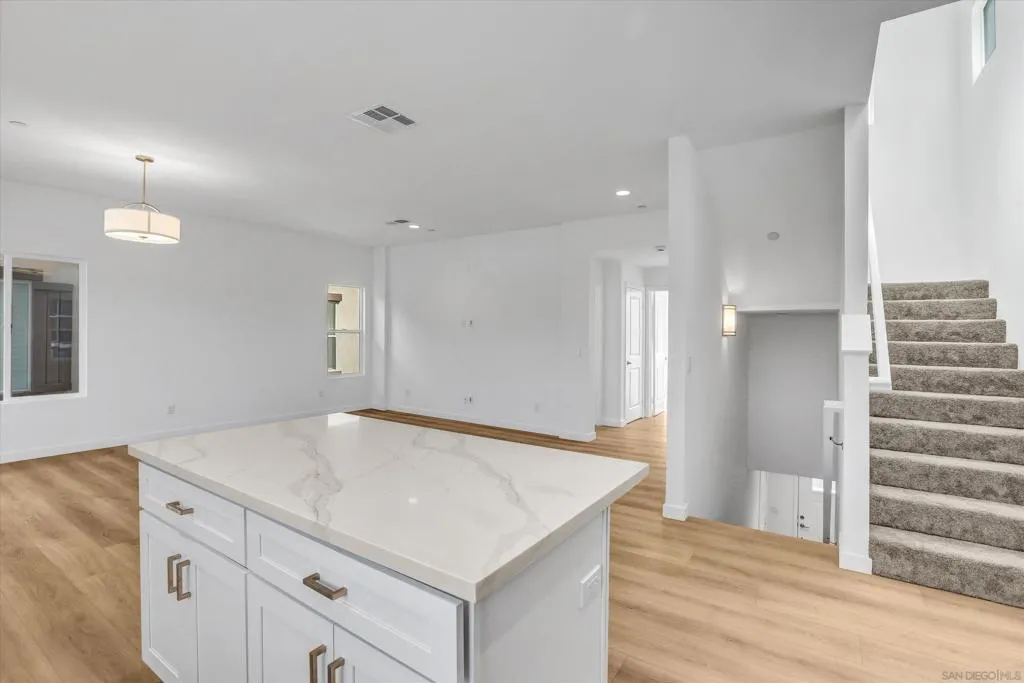 8540 Vista Azul Pl, Lemon Grove, California 91945 home-pic-7