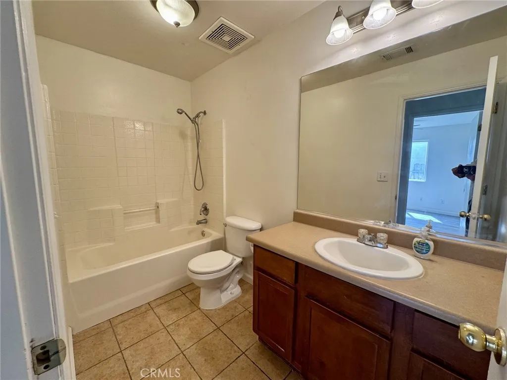 2387 N Hanover, Fresno, California 93722 home-pic-12
