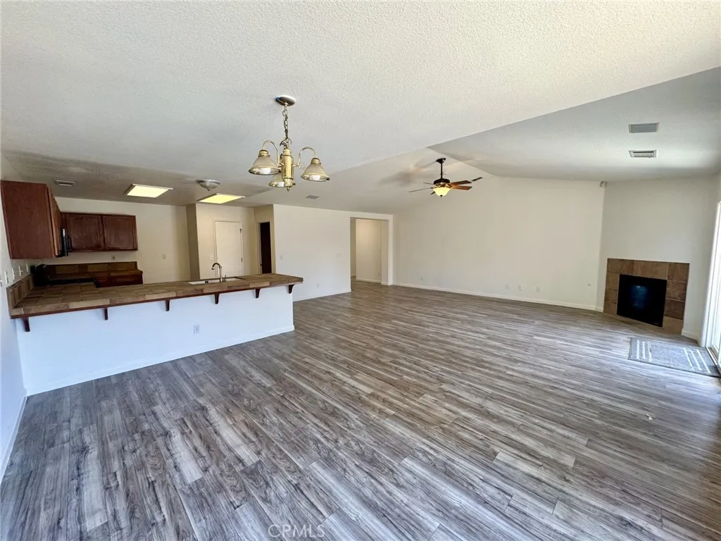 2387 N Hanover, Fresno, California 93722 home-pic-4