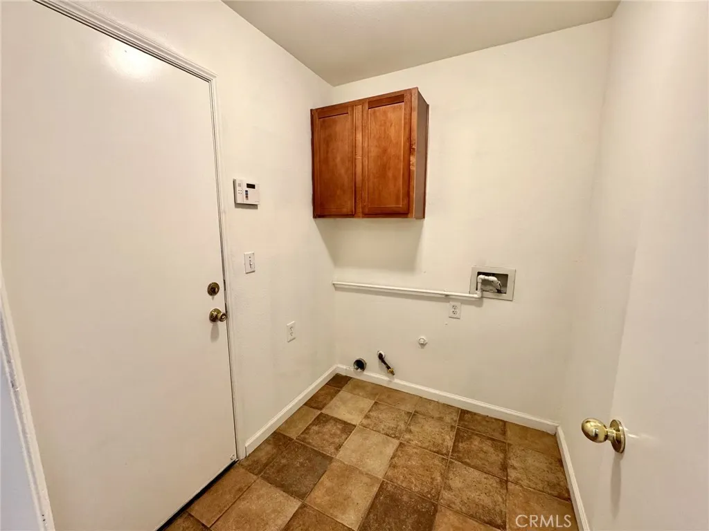 2387 N Hanover, Fresno, California 93722 home-pic-6