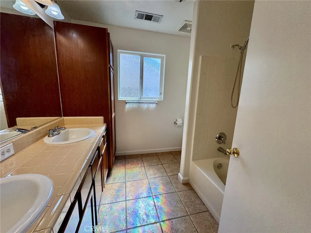 2387 N Hanover, Fresno, California 93722 home-pic-14