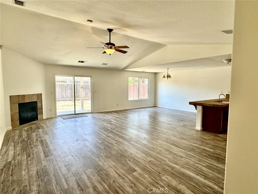 2387 N Hanover, Fresno, California 93722 home-pic-1