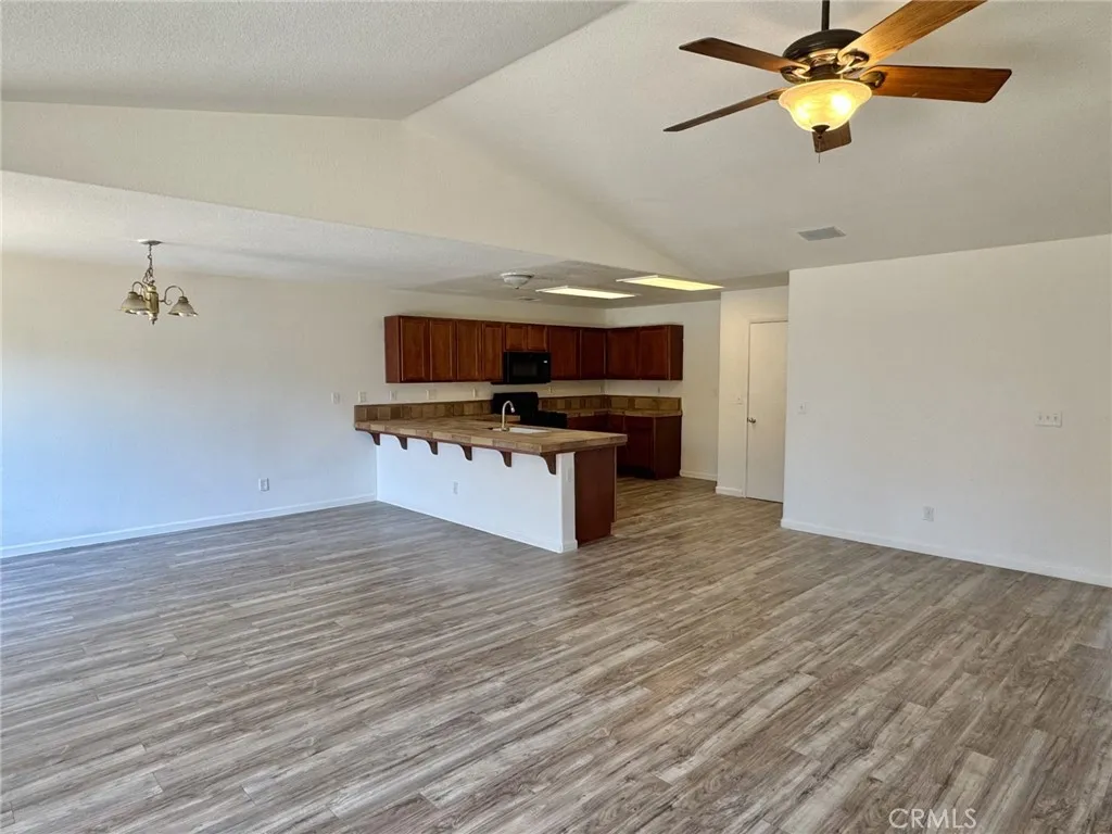 2387 N Hanover, Fresno, California 93722 home-pic-2