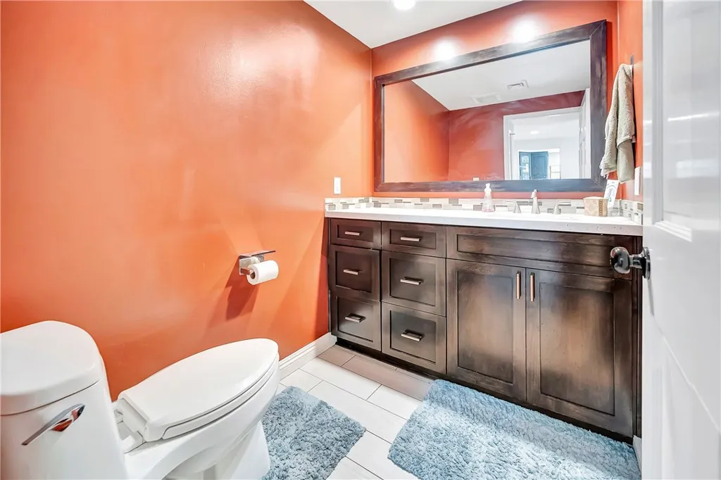 24420 Victory 5, Woodland Hills, California 91367 home-pic-30