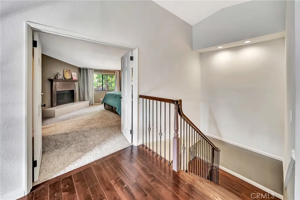 24420 Victory 5, Woodland Hills, California 91367 home-pic-14