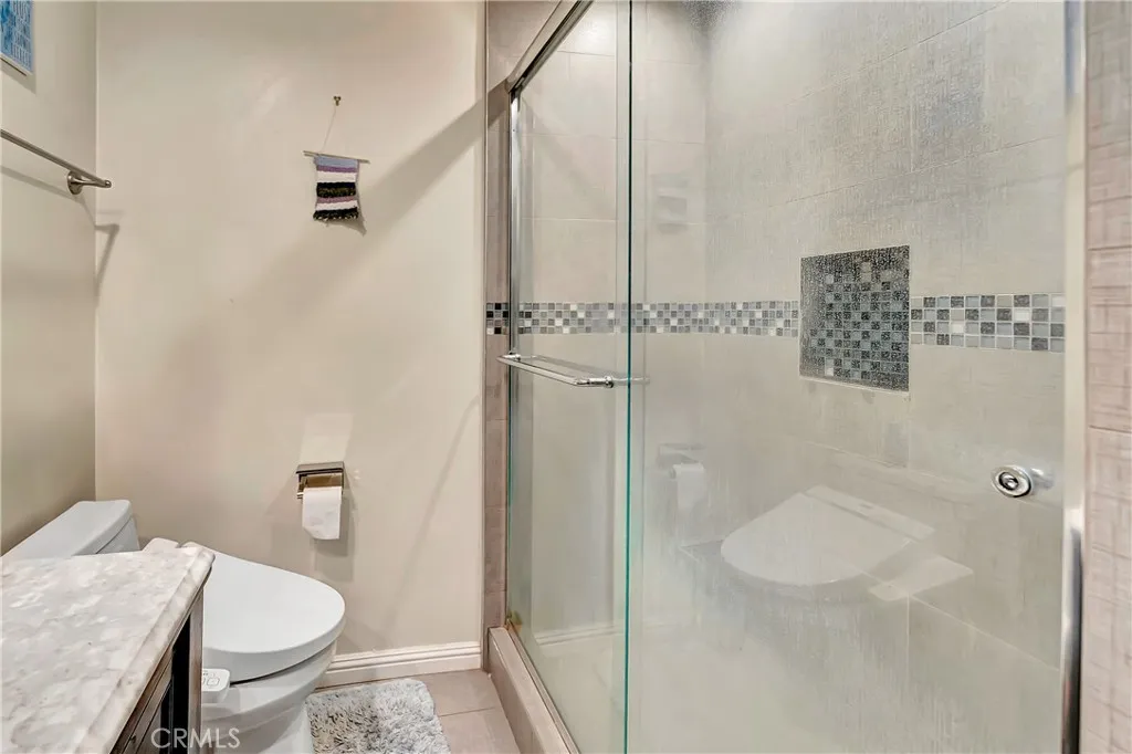 24420 Victory 5, Woodland Hills, California 91367 home-pic-29