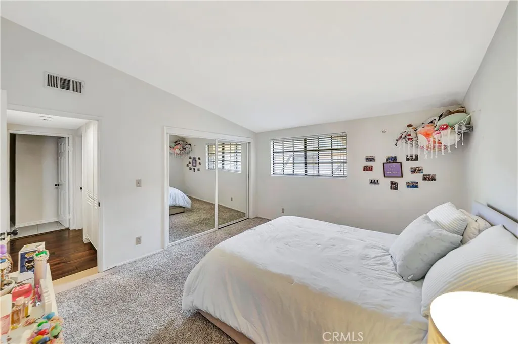 24420 Victory 5, Woodland Hills, California 91367 home-pic-24