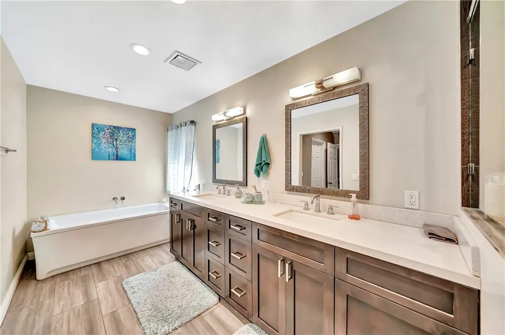 24420 Victory 5, Woodland Hills, California 91367 home-pic-19