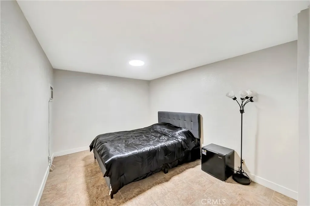 24420 Victory 5, Woodland Hills, California 91367 home-pic-31