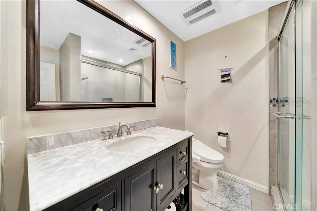 24420 Victory 5, Woodland Hills, California 91367 home-pic-28