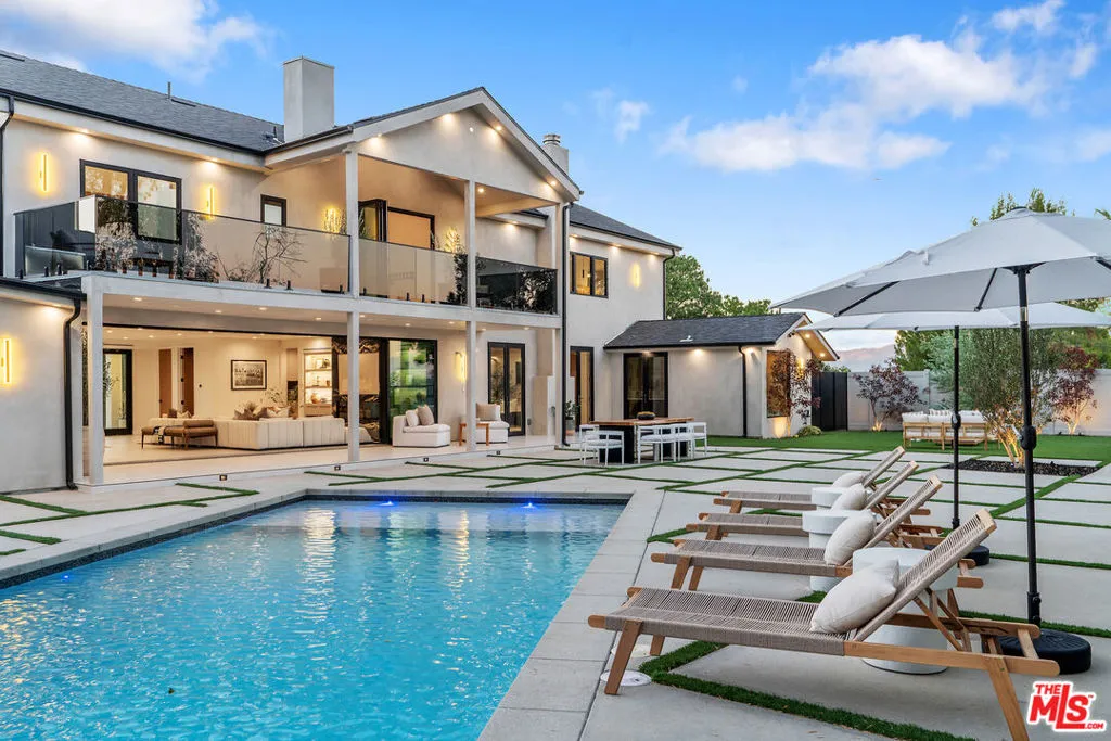 5036 Shirley Avenue, Tarzana, California 91356 home-pic-2