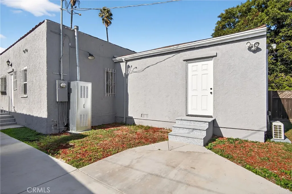 8734 Dalton, Los Angeles, California 90047 home-pic-23