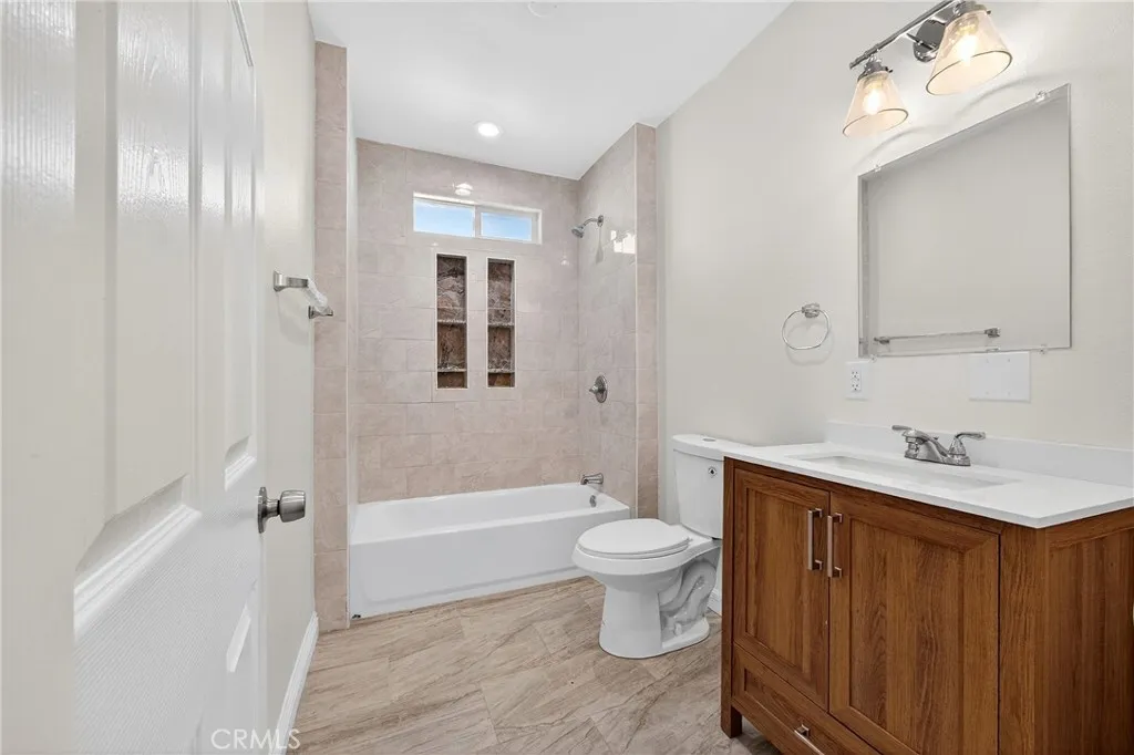 8734 Dalton, Los Angeles, California 90047 home-pic-11