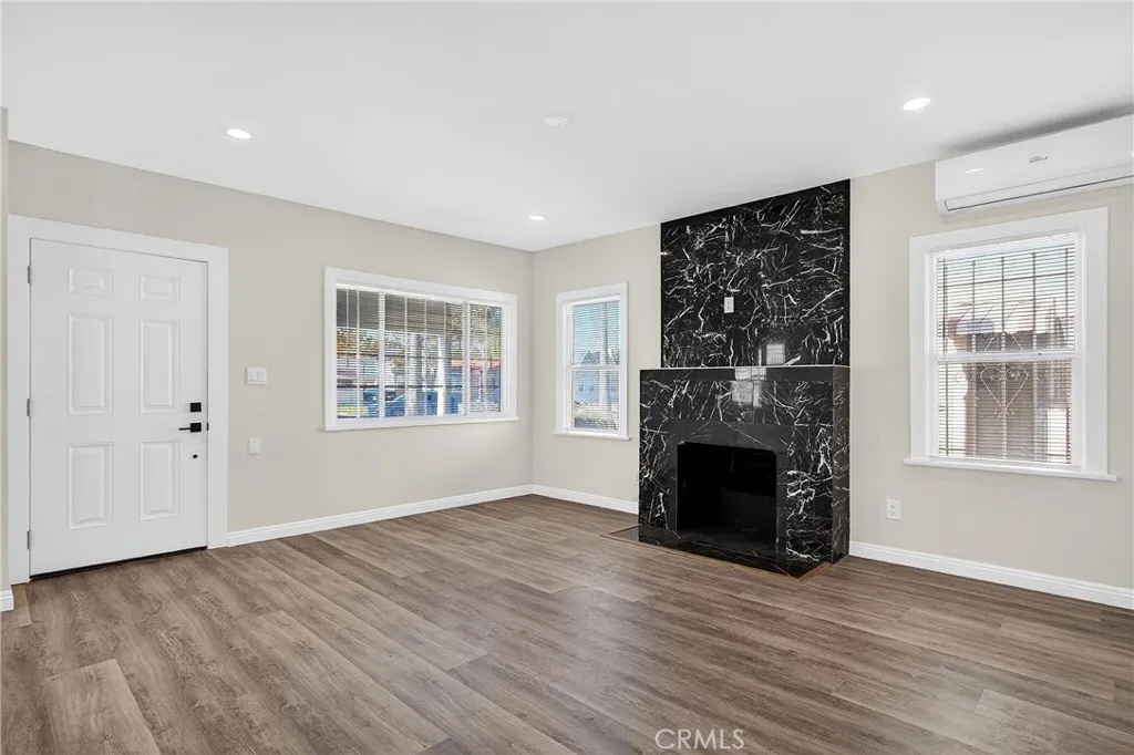 8734 Dalton, Los Angeles, California 90047 home-pic-3
