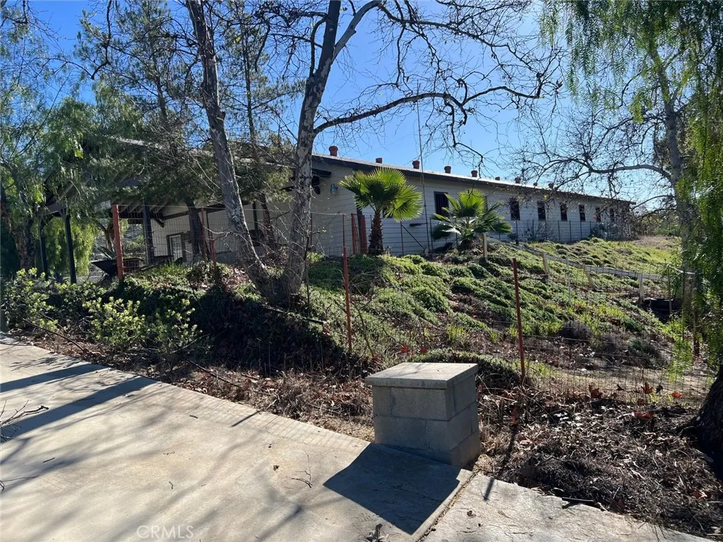 37220 Quarter Valley Road, Temecula, California 92592 home-pic-2