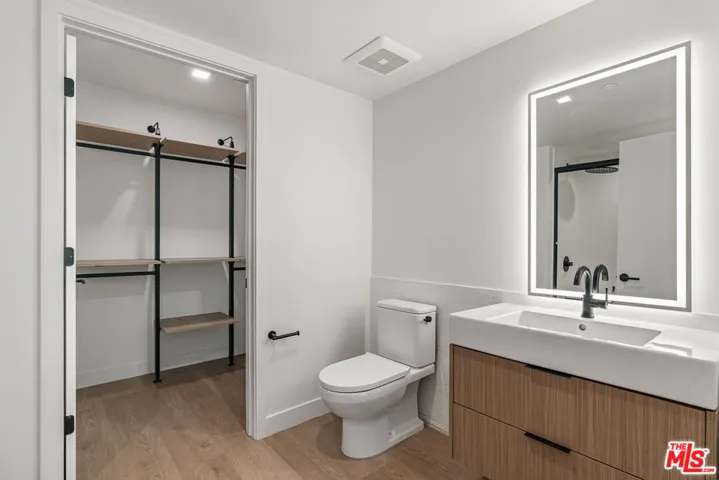 10700 Tabor Street 408, Los Angeles, California 90034