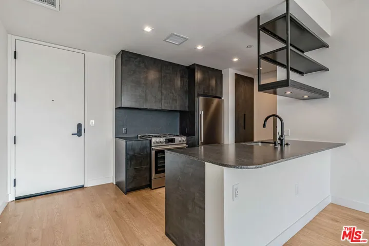 10700 Tabor Street 408, Los Angeles, California 90034